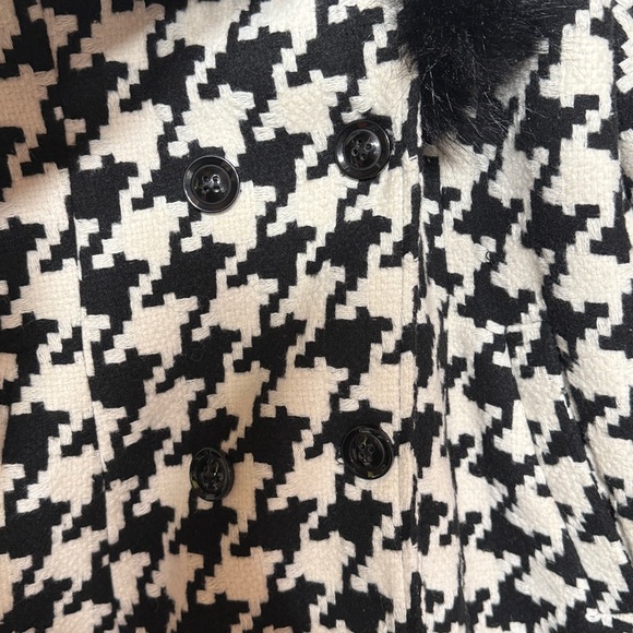 Coalition LA Houndstooth Faux Fur Coat - Picture 11 of 17